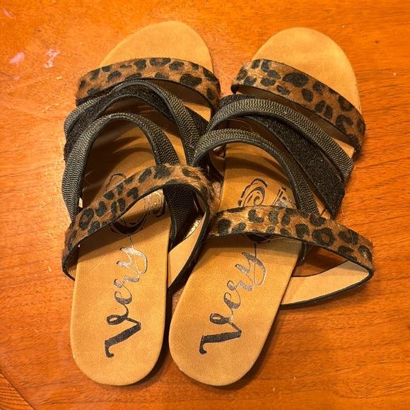 Very G sandals - cheetah print and sparkles - Picture 1 of 2